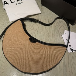 Alaia，ONE PIECE  size:31*16.5cm