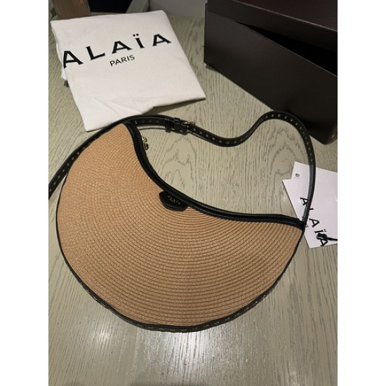 Alaia，ONE PIECE  size:31*16.5cm