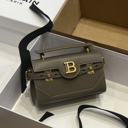 Balmain bag size:19*12*7.5cm