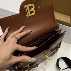 Balmain bag size:23*14*8cm