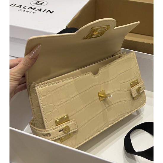 Balmain bag size:23*14*8cm