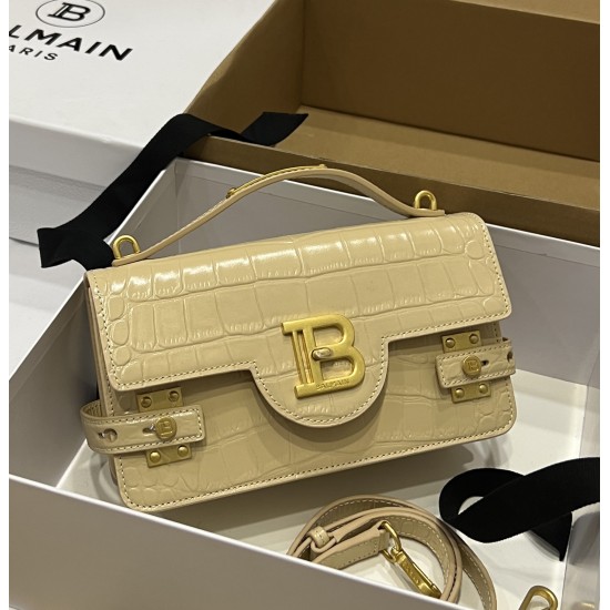 Balmain bag size:23*14*8cm