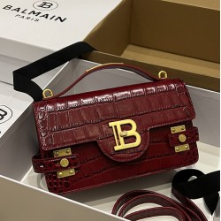 Balmain bag size:23*14*8cm