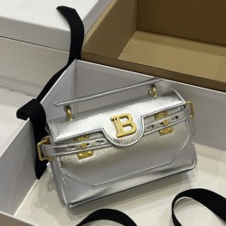 Balmain bag size:19*12*7.5cm