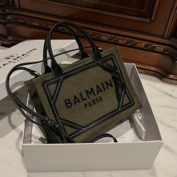 Balmain bag size:26*18*11cm