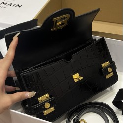 Balmain bag size:23*14*8cm