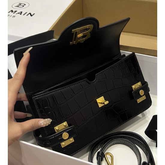 Balmain bag size:23*14*8cm