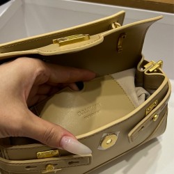 Balmain bag size:19*12*7.5cm