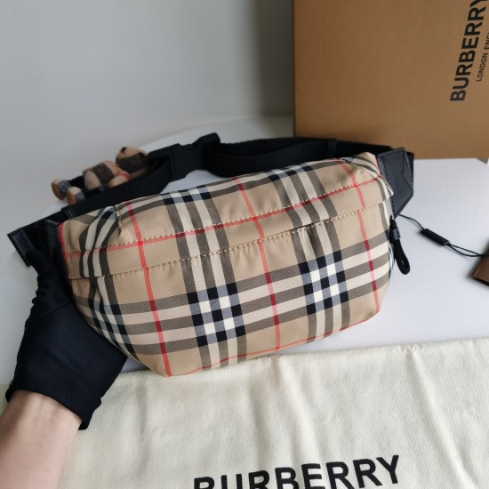 Burberry D886350