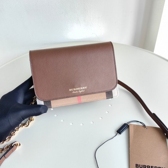 Burberry D886350