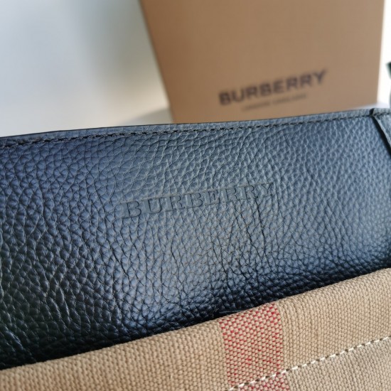 Burberry D886350