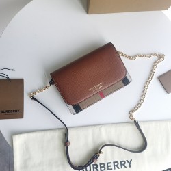 Burberry D886350