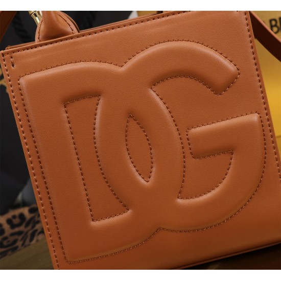 DG BAG Size：16.5×17.5×8cm