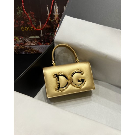 Dolce &amp;amp; Gabban bag size:18*10*5cm