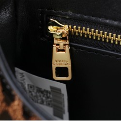 Dolce &amp;amp; Gabban bag Size：13.5*17.5*6.5cm