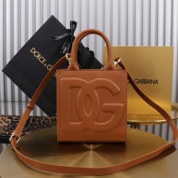 DG BAG Size：16.5×17.5×8cm