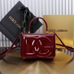 Dolce &amp;amp; Gabban bag Size：13.5*17.5*6.5cm