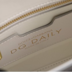 DG BAG Size：16.5×17.5×8cm