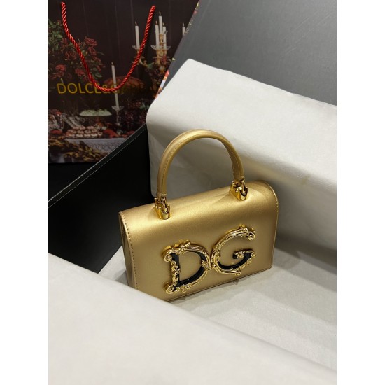 Dolce &amp;amp; Gabban bag size:18*10*5cm