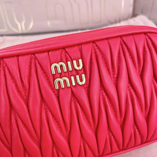 MiuMiu  D886580