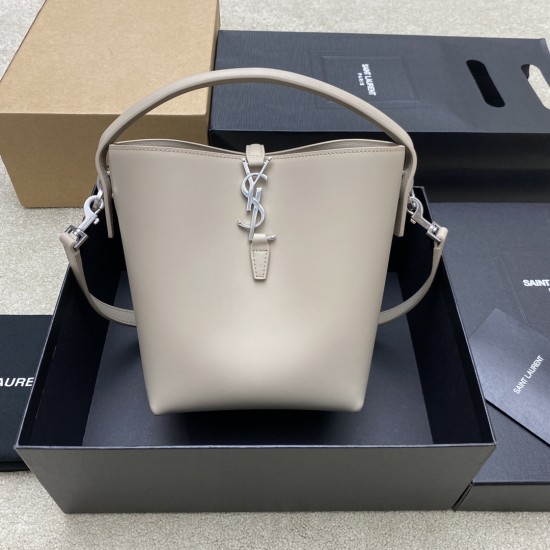 Yves Saint Laurent D886730