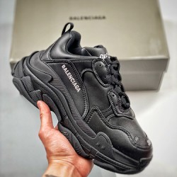 BALENCIAGA Triple S