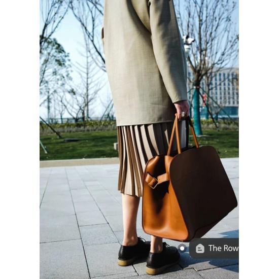 The Row Bags Top Quality
Small:26.20.18
Big:38.26.23