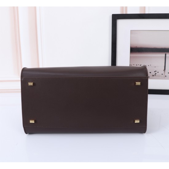 The Row Bags Top Quality
Small:26.20.18
Big:38.26.23