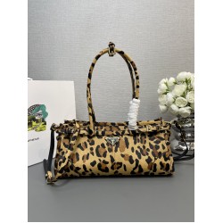 Prada Bags Top Quality
32x15.5x12cm