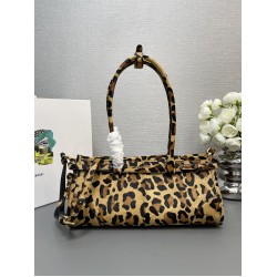 Prada Bags Top Quality
32x15.5x12cm