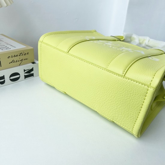 MJ Tote Full leather size: 41 * 34 * 15cm $140 Full leather medium size: 33 * 28 * 13cm $120 Full leather small size: 26 × 20 × 13cm $100 Fabric Large Size: 41 * 34 * 15cm $100 Medium size of fabric: 33 * 28 * 13cm $90 Fabric small size: 26 × 20 × 13cm $8