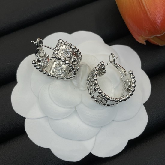 Van Cleef Jewelry High Quality