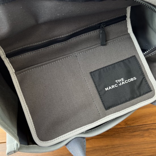 MJ Tote Full leather size: 41 * 34 * 15cm $140 Full leather medium size: 33 * 28 * 13cm $120 Full leather small size: 26 × 20 × 13cm $100 Fabric Large Size: 41 * 34 * 15cm $100 Medium size of fabric: 33 * 28 * 13cm $90 Fabric small size: 26 × 20 × 13cm $8