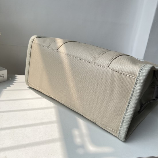 MJ Tote Full leather size: 41 * 34 * 15cm $140 Full leather medium size: 33 * 28 * 13cm $120 Full leather small size: 26 × 20 × 13cm $100 Fabric Large Size: 41 * 34 * 15cm $100 Medium size of fabric: 33 * 28 * 13cm $90 Fabric small size: 26 × 20 × 13cm $8