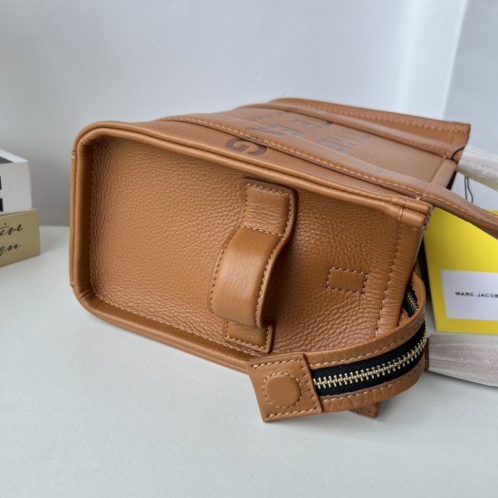 MJ Tote Full leather size: 41 * 34 * 15cm $140 Full leather medium size: 33 * 28 * 13cm $120 Full leather small size: 26 × 20 × 13cm $100 Fabric Large Size: 41 * 34 * 15cm $100 Medium size of fabric: 33 * 28 * 13cm $90 Fabric small size: 26 × 20 × 13cm $8