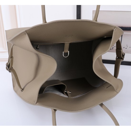 The Row Bags Top Quality
Small:26.20.18
Big:38.26.23