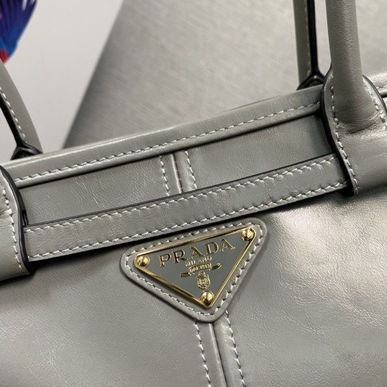 Prada Bags Top Quality
32x15.5x12cm