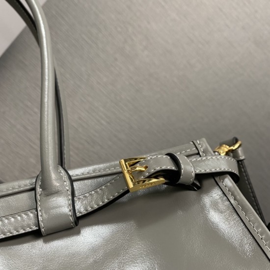 Prada Bags Top Quality
32x15.5x12cm