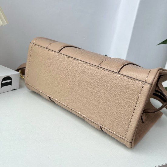 MJ Tote Full leather size: 41 * 34 * 15cm $140 Full leather medium size: 33 * 28 * 13cm $120 Full leather small size: 26 × 20 × 13cm $100 Fabric Large Size: 41 * 34 * 15cm $100 Medium size of fabric: 33 * 28 * 13cm $90 Fabric small size: 26 × 20 × 13cm $8