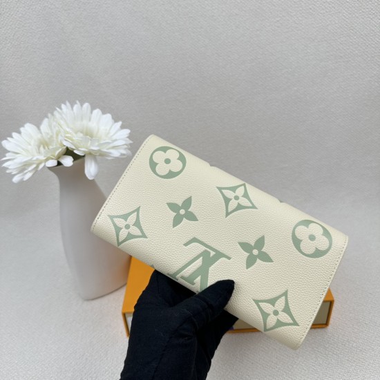 LV Bags High Quality Flip Wallet
