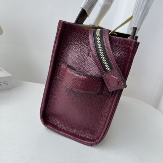 MJ Tote Full leather size: 41 * 34 * 15cm $140 Full leather medium size: 33 * 28 * 13cm $120 Full leather small size: 26 × 20 × 13cm $100 Fabric Large Size: 41 * 34 * 15cm $100 Medium size of fabric: 33 * 28 * 13cm $90 Fabric small size: 26 × 20 × 13cm $8