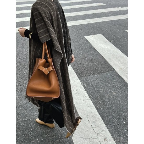 The Row Bags Top Quality
Small:26.20.18
Big:38.26.23