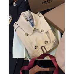 Burberry coat
uk4，6，8，10，12
