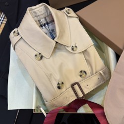 Burberry coat
uk4，6，8，10，12