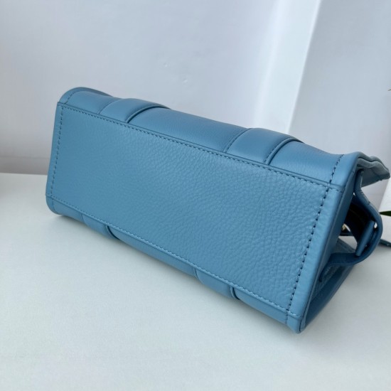 MJ Tote Full leather size: 41 * 34 * 15cm $140 Full leather medium size: 33 * 28 * 13cm $120 Full leather small size: 26 × 20 × 13cm $100 Fabric Large Size: 41 * 34 * 15cm $100 Medium size of fabric: 33 * 28 * 13cm $90 Fabric small size: 26 × 20 × 13cm $8