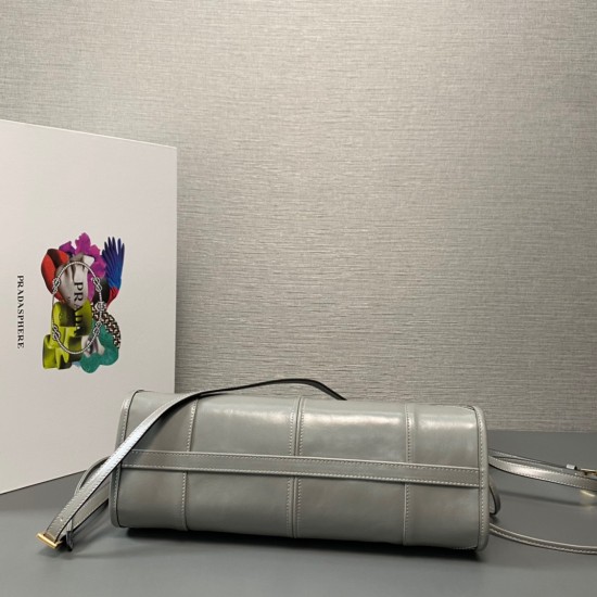 Prada Bags Top Quality
32x15.5x12cm