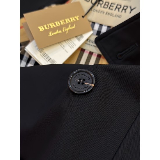 Burberry coat
uk4，6，8，10，12