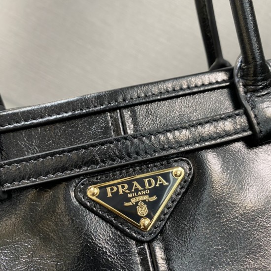 Prada Bags Top Quality
32x15.5x12cm