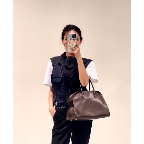 The Row Bags Top Quality
Small:26.20.18
Big:38.26.23