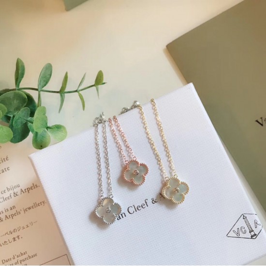 Van Cleef Jewelry Necklace